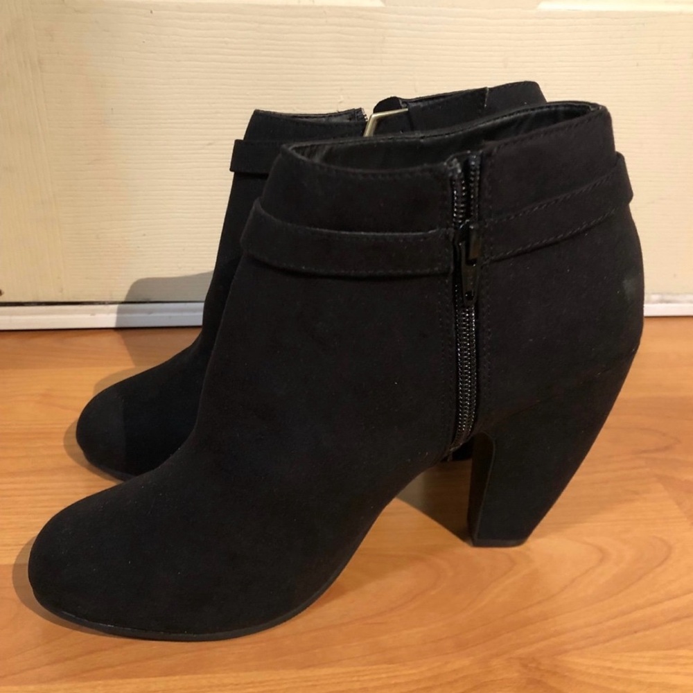 Candie's Black Ankle Booties with Buckle - Picture 10 of 10